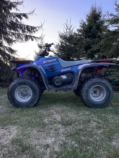 96 Polaris Express 300 quad for trade. 2 stroke with oil injection Runs drives stops idles Push butt...