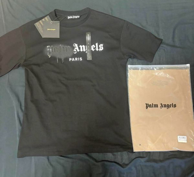 Palm Angles Black T-shirt  in Men's in City of Toronto - Image 2