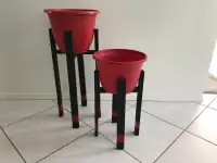 Set of 2 - black plant stands with red pots