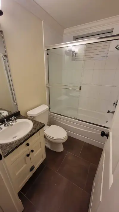 Available today Spacious and shiny basement room available in a newer, fully renovated house. Only a...