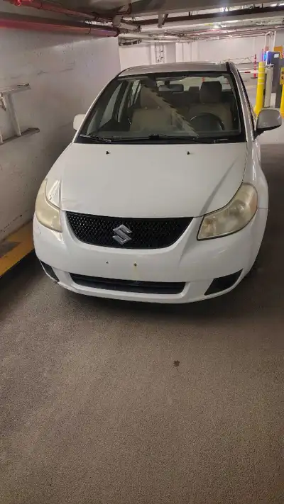 Voiture économique, fiable . Porte conducteur est bossé mais pas de problème.. Prix est légèrement n...