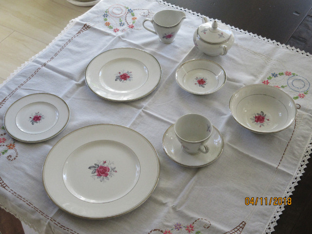 Set de vaisselle dans Vaisselle et articles de cuisine  à Laurentides