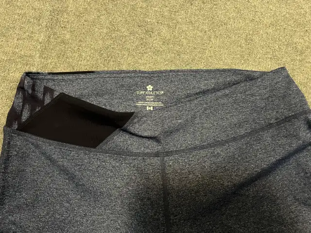 Medium Yoga Pants in Women's - Bottoms in Edmonton - Image 4