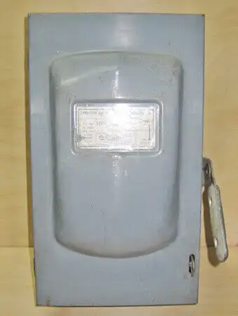 Up for sale is a obsolete CANADIAN ELECTRICAL BOX & STAMPINGS LTD. (#5030) 30 AMP, 3 PHASE, 600 VAC...