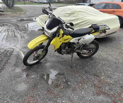 2005 Suzuki DRZ400s. newer bearings sprockets and chain with re gear. Seat concepts seat. Tusk hand...