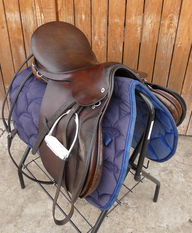 Selle Barnsby 19 po. in Equestrian & Livestock Accessories in Lanaudière - Image 3