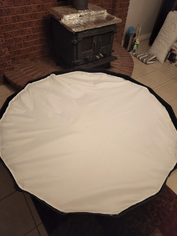 Godox pl-120 parabolic softbox in Cameras & Camcorders in City of Toronto - Image 2