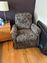 Electric recliner / chaise inclinable électrique 