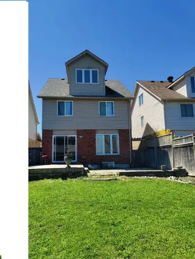 Beautiful home in quite community. Ideal for young professional group/ clean family/mature students...