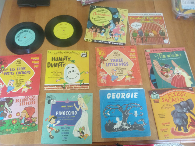 Fisher Price phonograph with records in Arts & Collectibles in Mississauga / Peel Region - Image 2