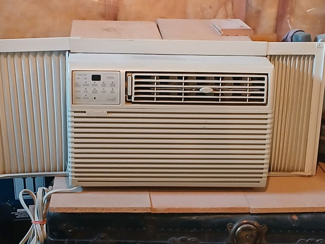 Window Air Conditioner in Heaters, Humidifiers & Dehumidifiers in North Bay - Image 2