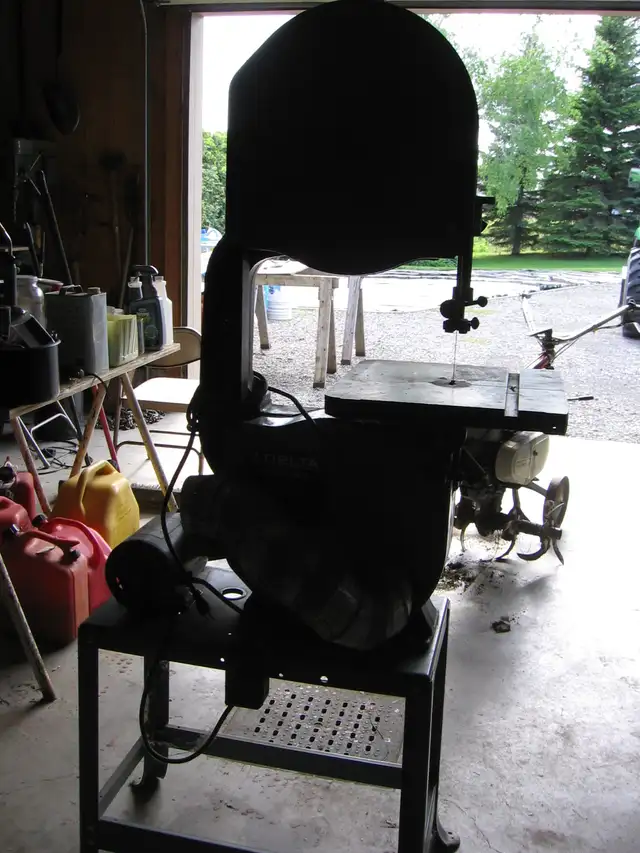 Scie a ruban DELTA  ( avec table ) in Power Tools in Saint-Jean-sur-Richelieu - Image 6