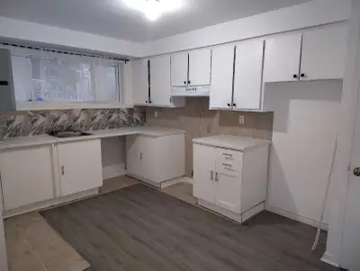 Beau 4 ½ à louer au demi-sous-sol d’un sixplex à Laval-des-Rapides, dans un quartier calme, paisible...