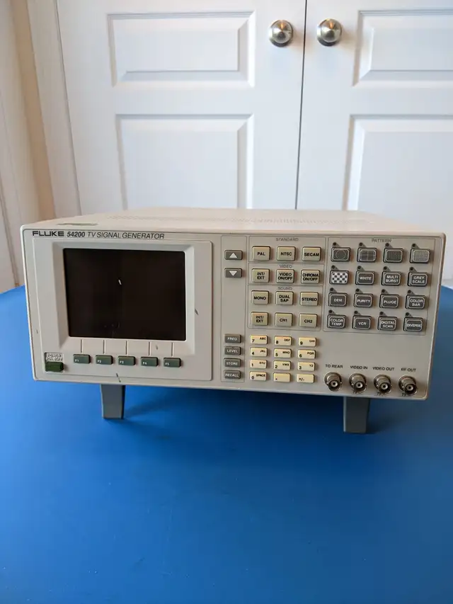 Fluke TV Signal GeneratorType: 54200 in Other in Markham / York Region - Image 2