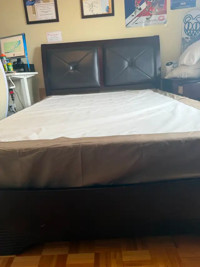 Structure de lit queen in Beds & Mattresses in Longueuil / South Shore - Image 3
