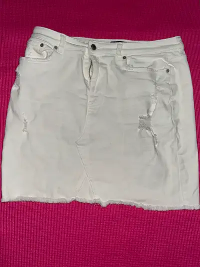 Joe Fresh white Jean skirt size 12 ( location Maple Ridge BC), View more
