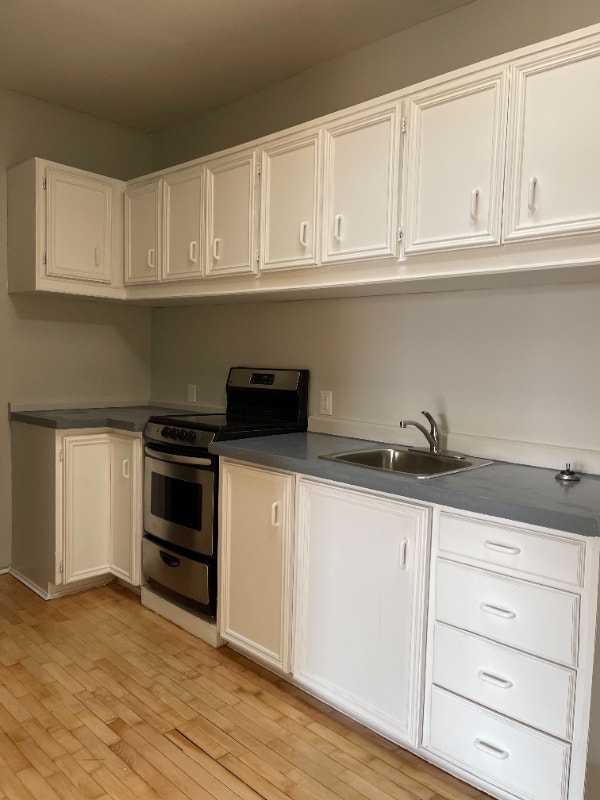 2 Bedroom apartment, Smiths Falls, Renovated, May Long Term Rentals