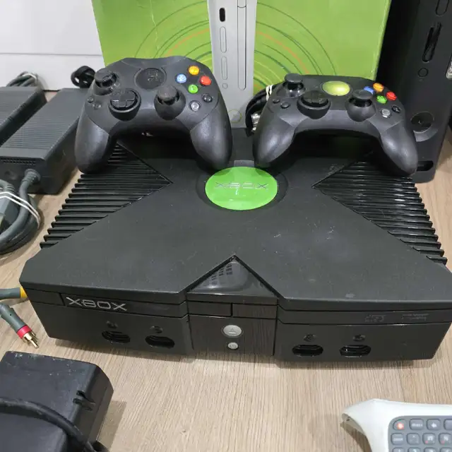  Massive XBOX Bundle [ 4 Console , 10+ Controllers & More ]64252988934531122