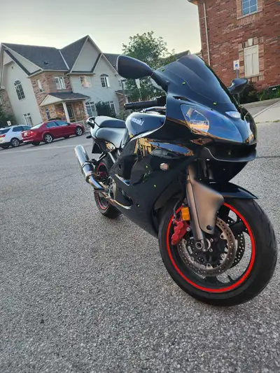 Selling my 2008 Ninja ZZR600 with less than 30,000 km I bought it from a dealer 5 years ago from a d...