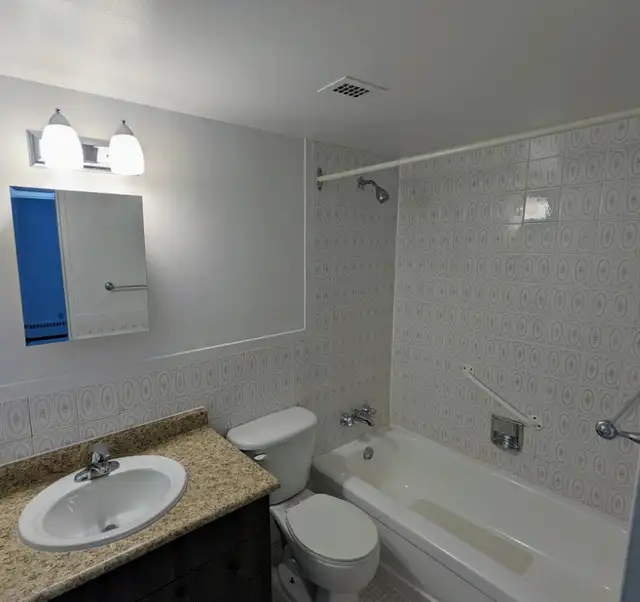 Private Room available in 2-Bedroom Apartment,Utilities Included in Room Rentals & Roommates in Belleville - Image 3