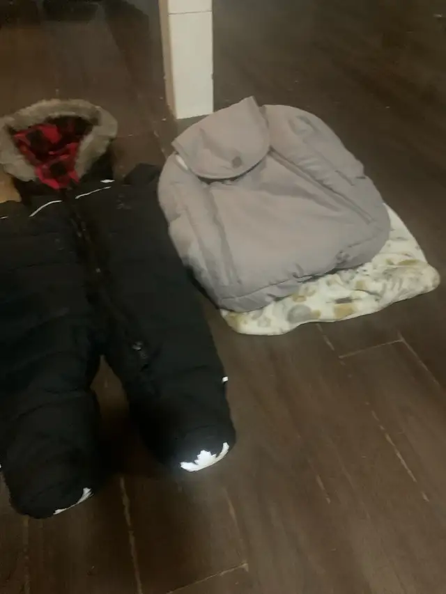 car seat with Winter cover and Baby suit :)  in Strollers, Carriers & Car Seats in Edmonton - Image 3