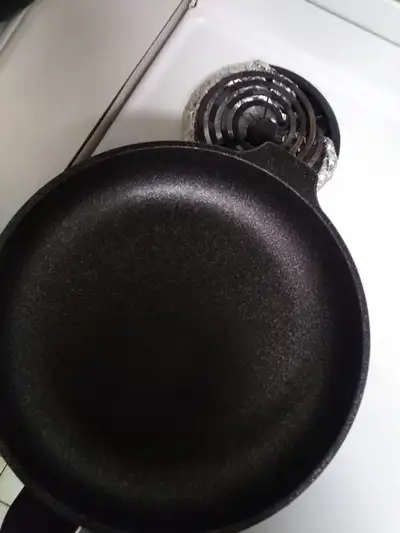 13 inch fry pan buy and get another pot free, View more