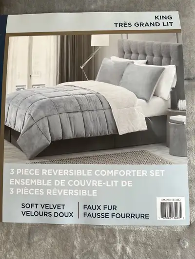 3 pc King Size Velvet & Faux Fur Comforter Set, View more