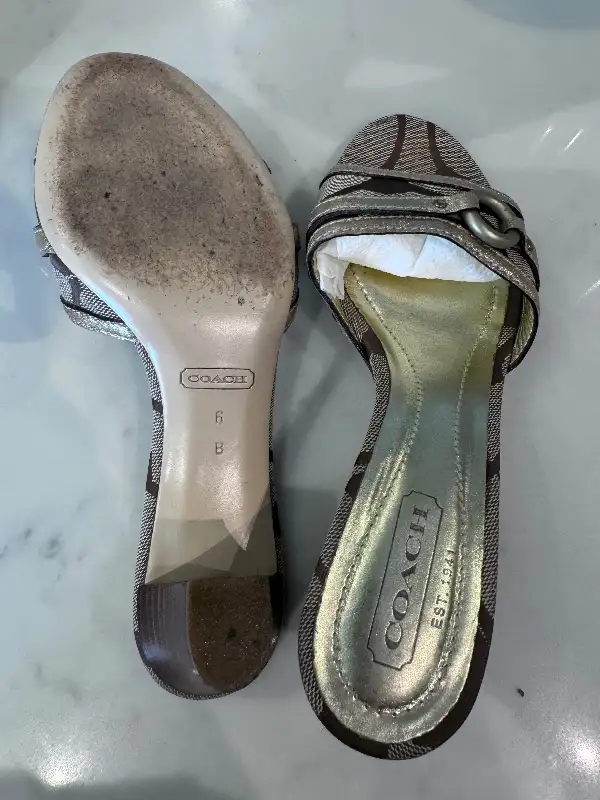 Women’s sandal in Women's - Shoes in City of Toronto - Image 5