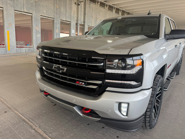 2018 CHEVROLET SILVERADO LTZ Z71 6.2L in Cars & Trucks in Kenora - Image 3