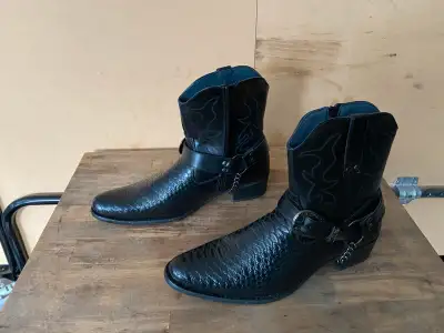 mebo charm Boots, size 8.5, View more