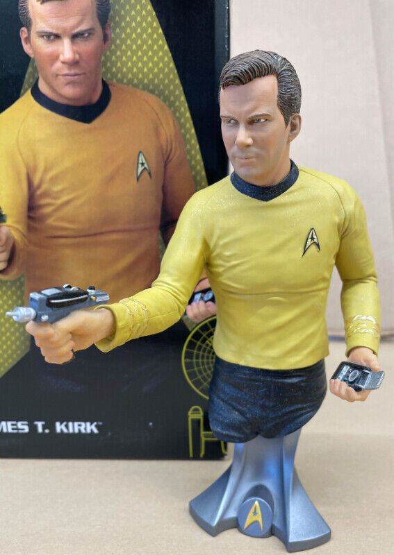 Star Trek Original Series Titan Merchandise Captain Kirk Bust in Arts & Collectibles in Regina - Image 2