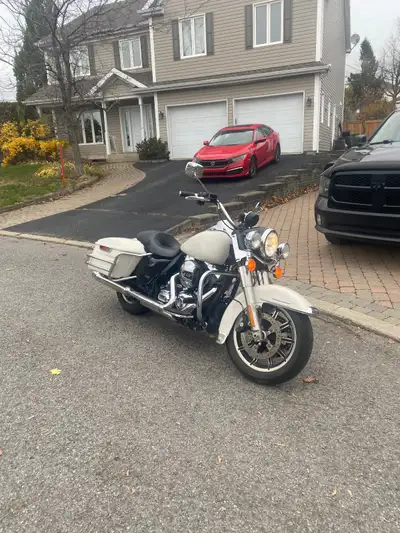HARLEY DAVIDSON ROADKING POLICEPACK 2015 MOTEUR 103 LE MEILLEUR QU HARLEY ONT FAIT TRANSMISSION 6 VI...