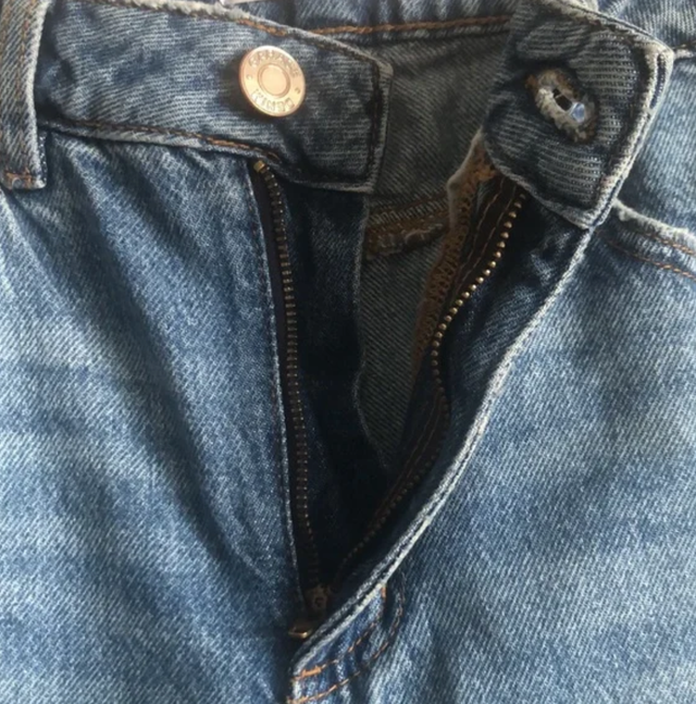 Garage Jambe Large /Wide Leg Jeans 00 / 23 in Women's - Bottoms in City of Toronto - Image 7