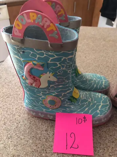 Bottes de pluies fillettes, grandeur 8 et 12, View more