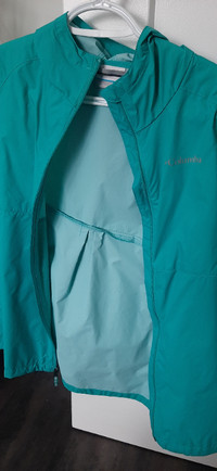 Girls Columbia Rain Jacket.....Size 14/16....In New Condition