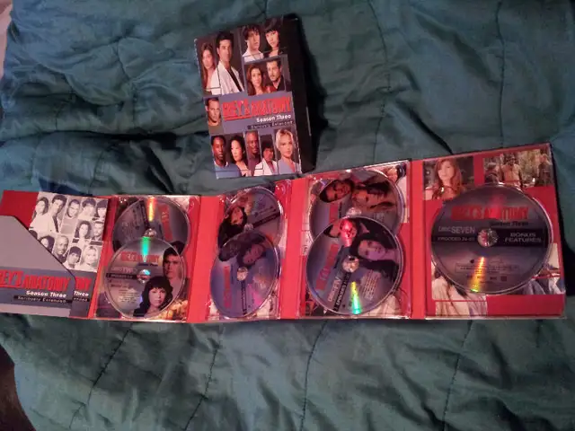 DVD season 3 Grey's anatomy TV series movie show gift girl docto in CDs, DVDs & Blu-ray in Ottawa - Image 3