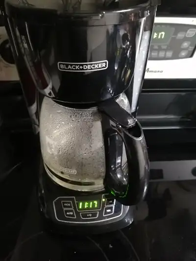 cafetière programmable BLACK+DECKER de 12 tasses., View more