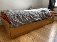 Matelas et base de lit simple à tiroirs