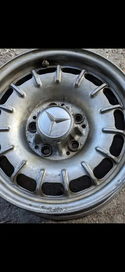 Original 1975-1985 Mercedes 300D "Bundt" (or Barock) alloy rims Wheel SpecificationsDiameter: 14 inc...