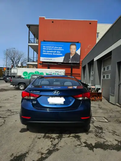 À vendre – Hyundai Elantra bleu Voiture fiable et en bonne condition. Transmission manuelle. 88 000...