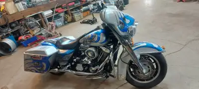 1997 Harley Davidson custom paint, rebuilt carb, true cobra duals , custom paint. new seat ,8inch ap...