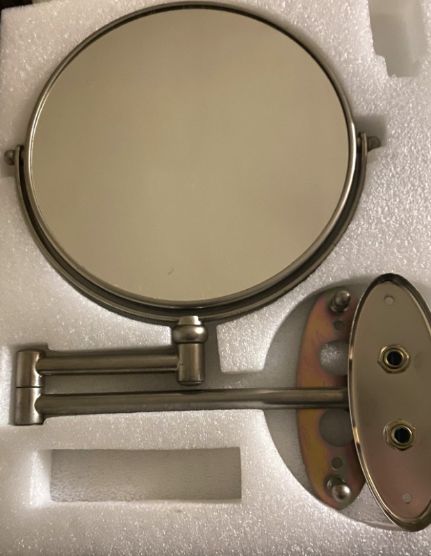 Extendable wall mounted mirror in Home Décor & Accents in Gatineau - Image 4