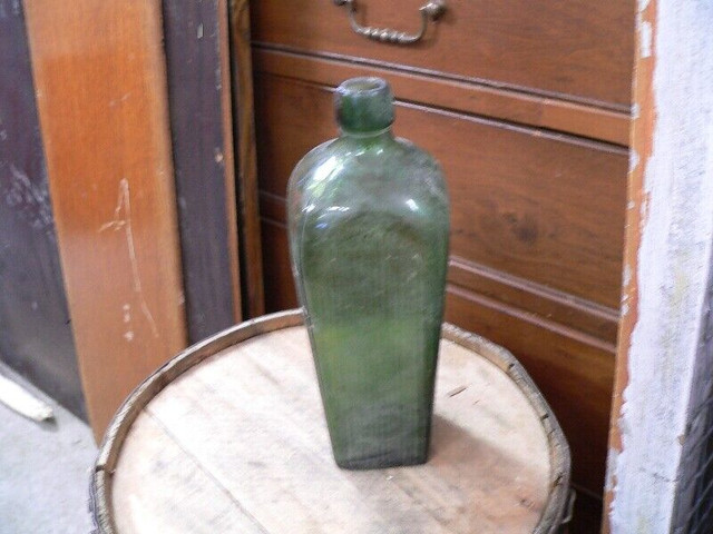 plusieurs bouteille antique de médicament et autre dans Art et objets de collection  à Lanaudière - Image 4