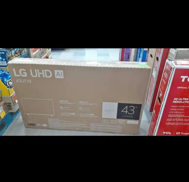 LG 43UT70 in TVs in City of Montréal - Image 2
