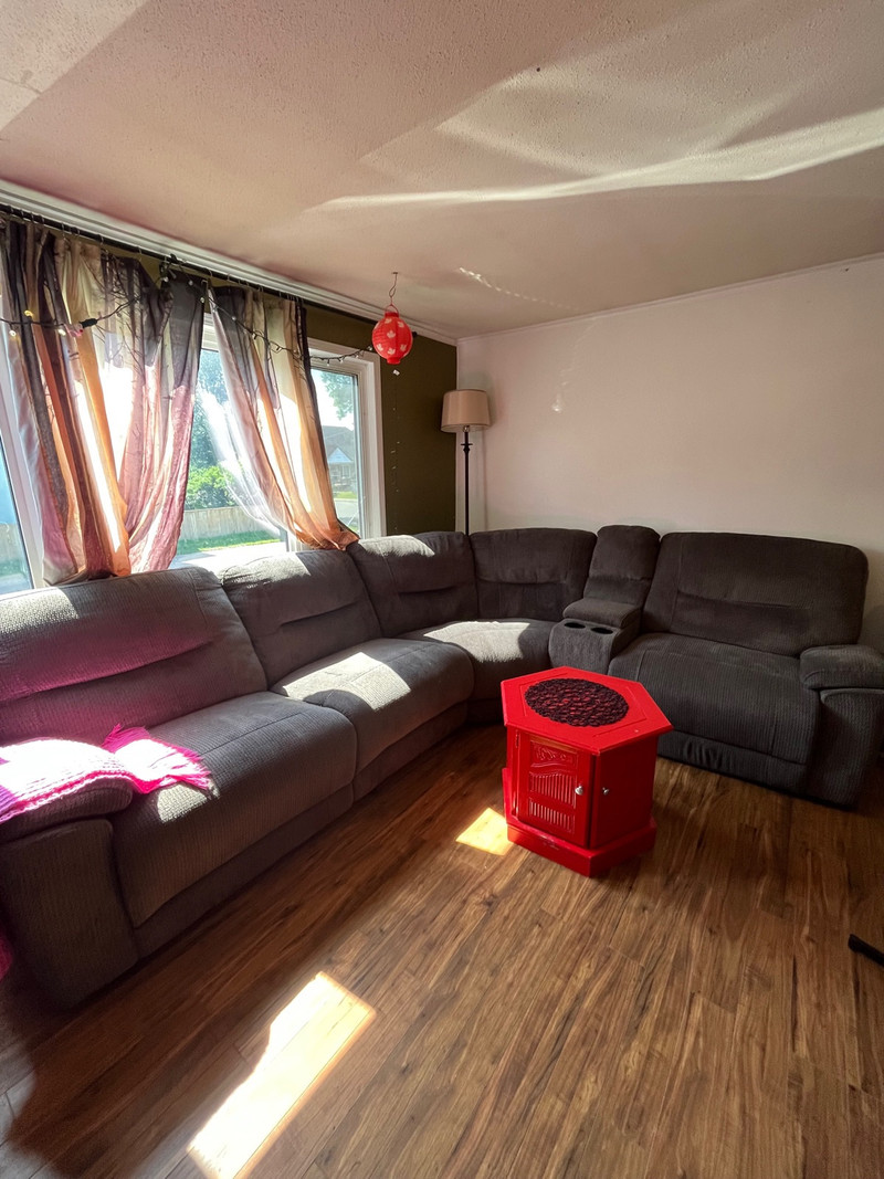 Couch 5 pieces (Detachable couch) with two recliners and a co