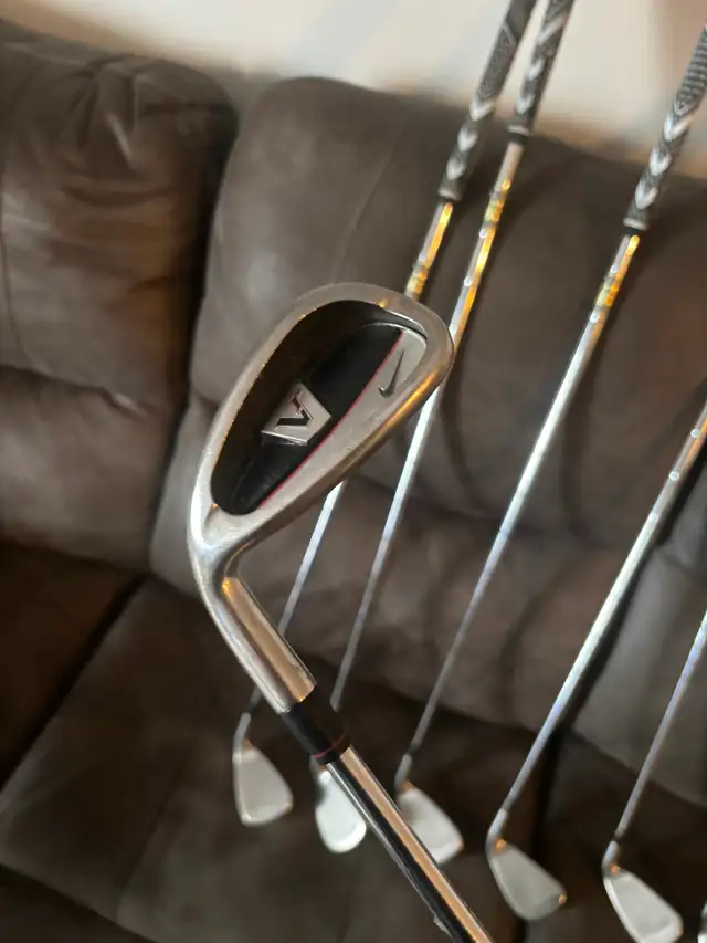 Men’s left handed Nike irons in Golf in Bedford - Image 3