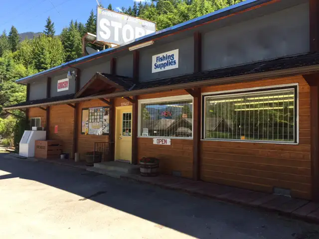 Excellent business opportunity!  Come live, work and play!