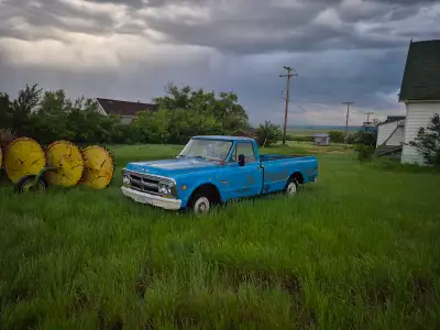 Old square body gmc truck straight 6 hasnt been running for 7 years text 640-6355