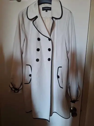 Classy Trench coat - size Large, View more