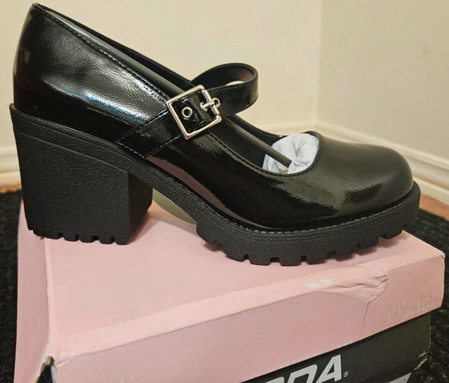 Soda “Eviana” Mary Jane Mid Chunky Block Heel - size 8.5, black dans Femmes - Chaussures  à Ville de Montréal - Image 4